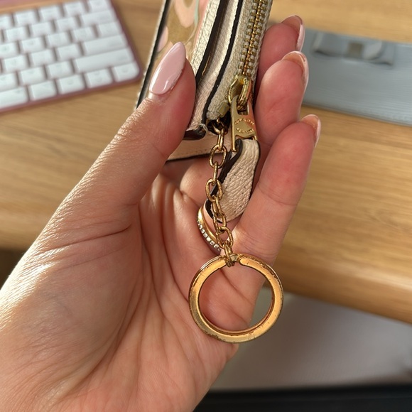 Wallets - Picture 4 of 11